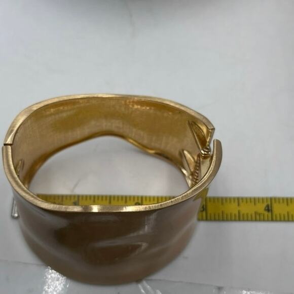 BESQU Matte Gold Women Fashion Chunky Hammered Irregular Wrist Cuff Bracelet - Picture 6 of 8